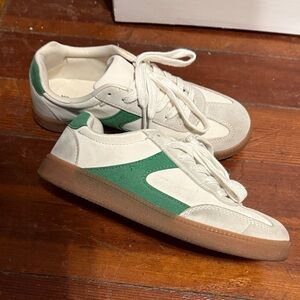 No Boundaries Green and White Casual Sneakers